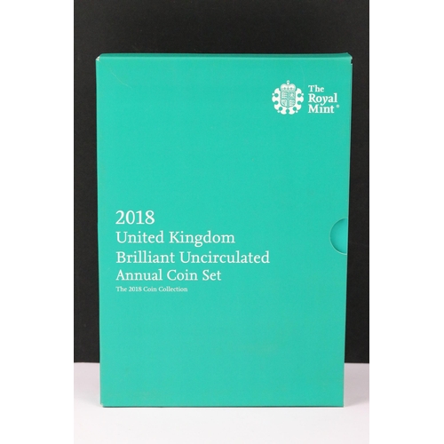 142 - A Royal Mint United Kingdom brilliant uncirculated 2018 annual coin year set together with the 2015 ... 