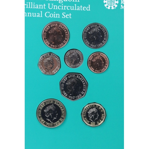 142 - A Royal Mint United Kingdom brilliant uncirculated 2018 annual coin year set together with the 2015 ... 