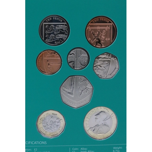 142 - A Royal Mint United Kingdom brilliant uncirculated 2018 annual coin year set together with the 2015 ... 