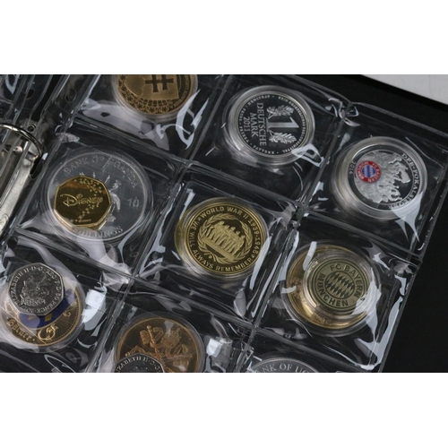 189 - A collection of mixed coins contained within two collectors folders to include a good selection of c... 