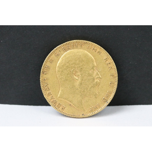 266 - A King Edward VII gold full sovereign coin the Perth mint mark dated 1904.