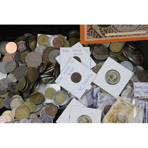 61 - A collection of mixed world / foreign coins contained within an aluminium coin collectors case.