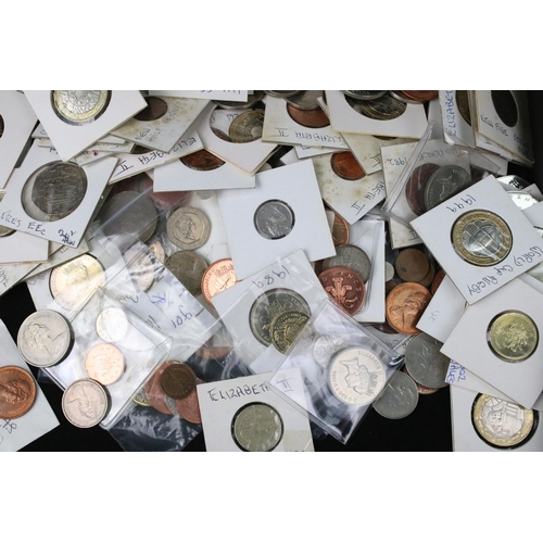 62 - A collection of British Queen Elizabeth II decimal coinage to include collectors £2 coins in both ci... 