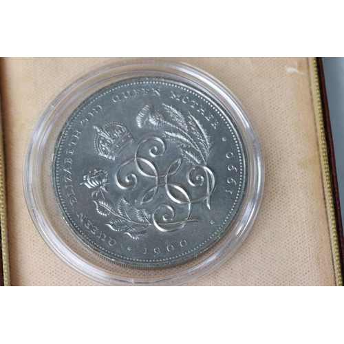 63 - A collection of coins to include a large quantity of commemorative crowns including circulated and u... 