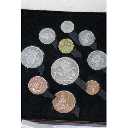 63 - A collection of coins to include a large quantity of commemorative crowns including circulated and u... 