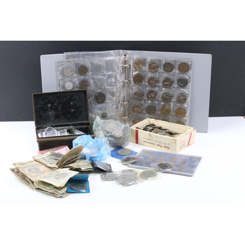 80 - A large collection of British pre decimal and world coins to include a good selection of silver exam... 