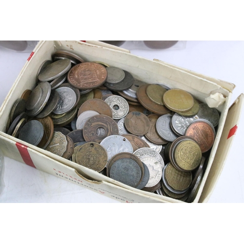 80 - A large collection of British pre decimal and world coins to include a good selection of silver exam... 