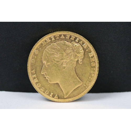 93 - A British Queen Victoria young head 1876 gold full sovereign coin.