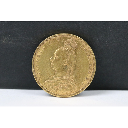 94 - A British Queen Victoria jubilee head 1889 gold full sovereign coin.