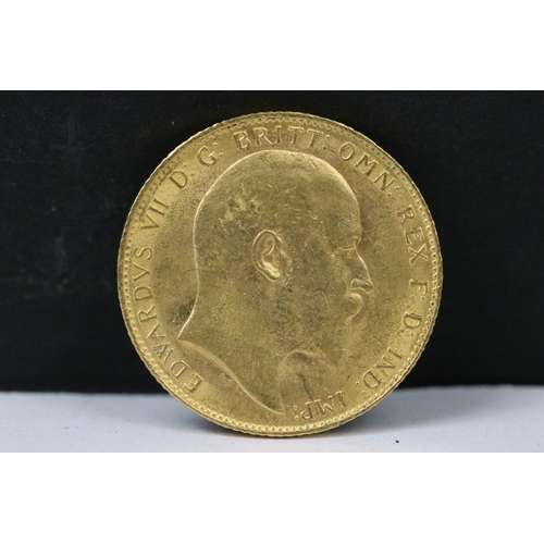 96 - A British King Edward VII 1910 gold full sovereign coin.