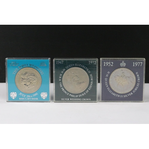 12 - A collection of British uncirculated coins and medallions within fitted plastic display cases to inc... 