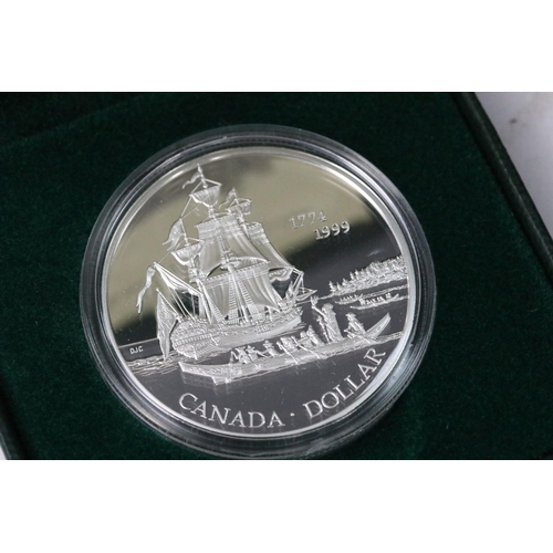 253 - A Royal Canadian Mint silver dollar coin encapsulated within fitted display case together with a Que... 