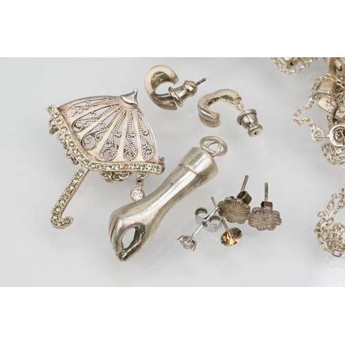 146 - Collection of silver jewellery to include matching two tone necklace and bracelet, silver hand penda... 