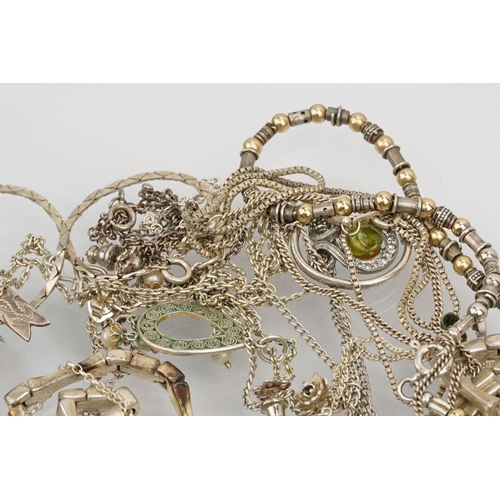 146 - Collection of silver jewellery to include matching two tone necklace and bracelet, silver hand penda... 