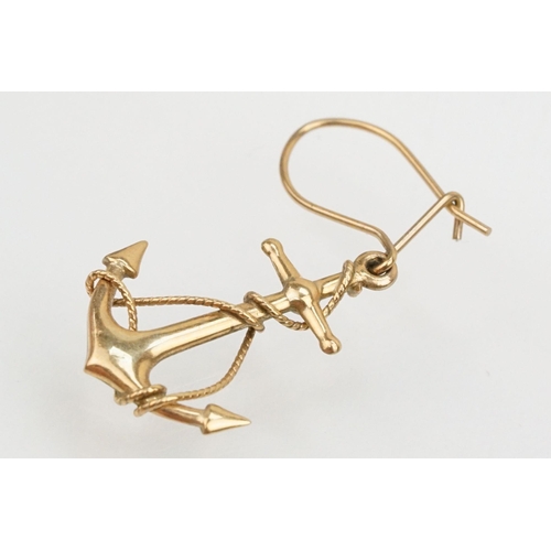 148 - 9ct gold rope twist bracelet (hallmarked to jump link), together with a pair of matching yellow meta... 