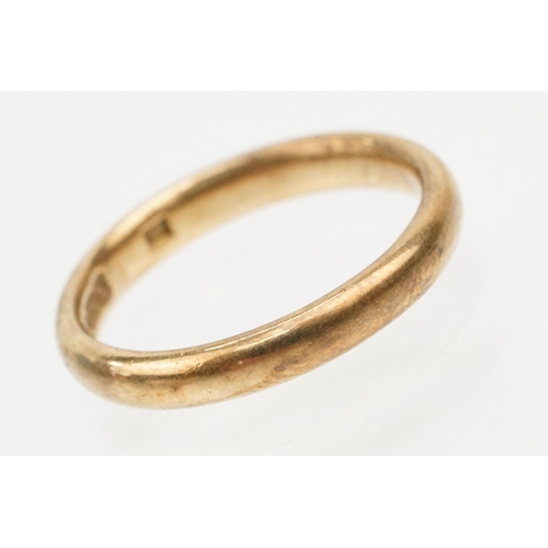 161 - Two 9ct gold wedding band rings to include yellow gold example of D form (hallmarked Chester 1856,si... 