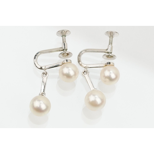 165 - Pair of 14ct gold screw back cultured pearl earrings (marked 14k, 1cm diameter), and a pair of cultu... 