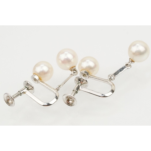 165 - Pair of 14ct gold screw back cultured pearl earrings (marked 14k, 1cm diameter), and a pair of cultu... 