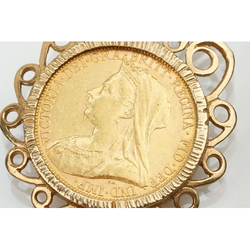 210 - 9ct gold pendant necklace set with a Victorian 1894 full sovereign coin. The pierced pendant mount h... 