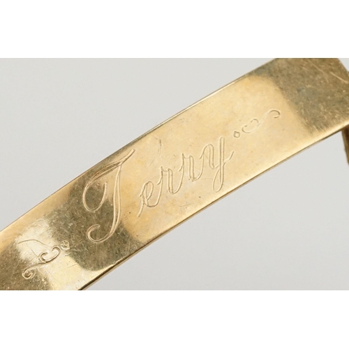 211 - 9ct gold identification bracelet with flat curb links and safety chain. Hallmarked London 1988. Brac... 