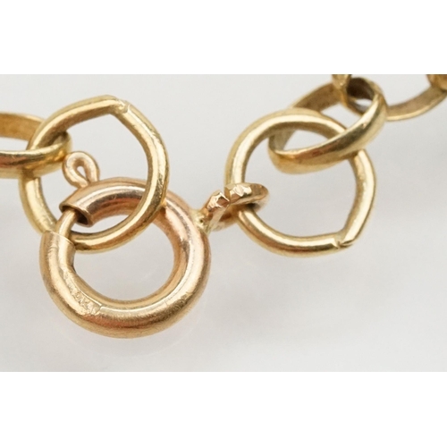 216 - 9ct gold spectacle link necklace chain with spring ring clasp. Hallmarked London 1982. Chain measure... 