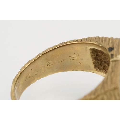 220 - 9ct gold T A initial ring with textured details. Hallmarked London 1988. Size R.