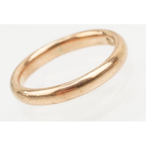 221 - Two 9ct gold wedding band rings to include a large ring of D form (hallmarked London 1978, size Q.5)... 