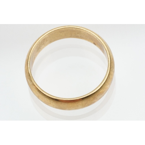 221 - Two 9ct gold wedding band rings to include a large ring of D form (hallmarked London 1978, size Q.5)... 