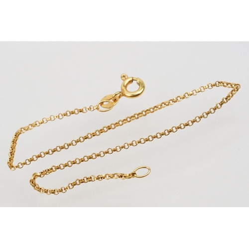 226 - Two 9ct gold bracelet chains to include a fine link chain (italian mark to jump link) and a box link... 