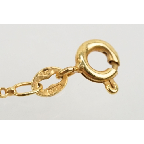 226 - Two 9ct gold bracelet chains to include a fine link chain (italian mark to jump link) and a box link... 