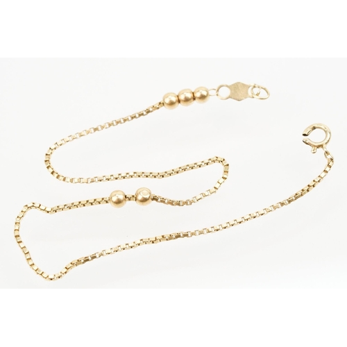 226 - Two 9ct gold bracelet chains to include a fine link chain (italian mark to jump link) and a box link... 