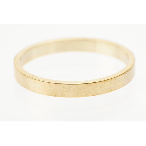 238 - Hallmarked 9ct gold wedding band ring of plain form. Hallmarked Birmingham 2007. Size Z.