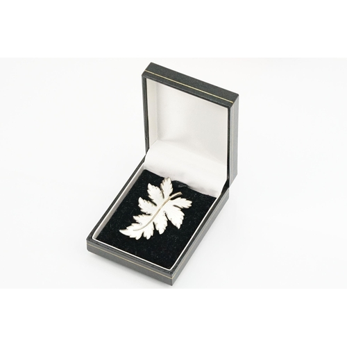 26 - Norwegian mid 20th Century silver enamelled leaf brooch. Marked C O W to verso, sterling Norway. Bro... 