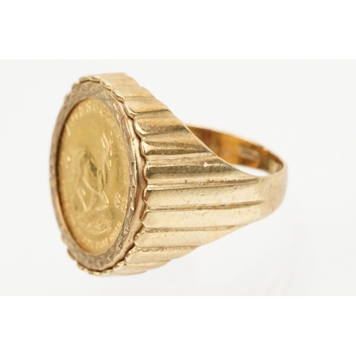 42 - 9ct gold ring set with a 1/10 oz 1938 Krugerrand coin. The ring with reeded details. Hallmarked Lond... 