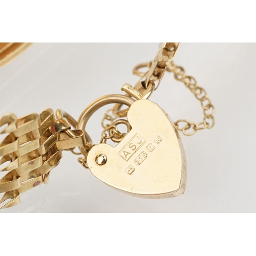 47 - 9ct gold gate link bracelet set with a 1982 half sovereign and a heart lock padlock. Padlock hallmar... 