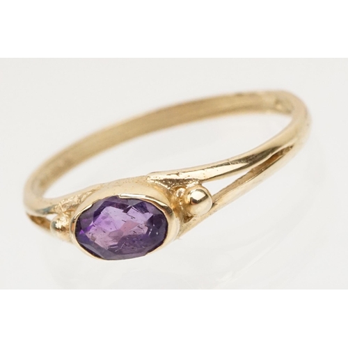 81 - 9ct gold and amethyst ring being bezel set with an oval cut amethyst (hallmarked London to shank, si... 