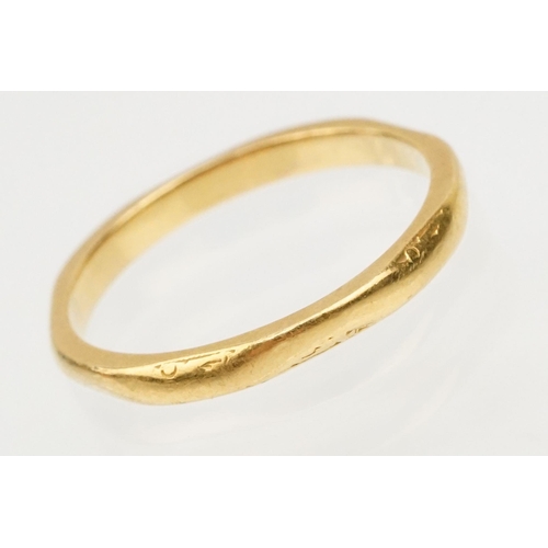 83 - 22ct gold wedding band ring. Hallmarked Birmingham 1927, size K.