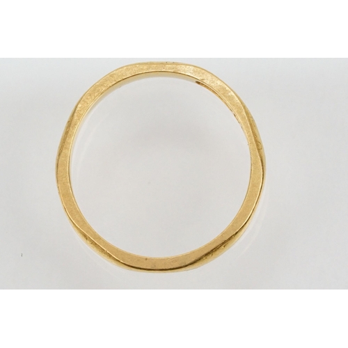 83 - 22ct gold wedding band ring. Hallmarked Birmingham 1927, size K.