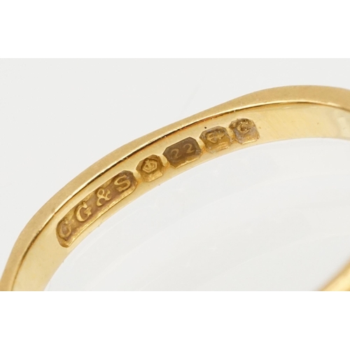 83 - 22ct gold wedding band ring. Hallmarked Birmingham 1927, size K.