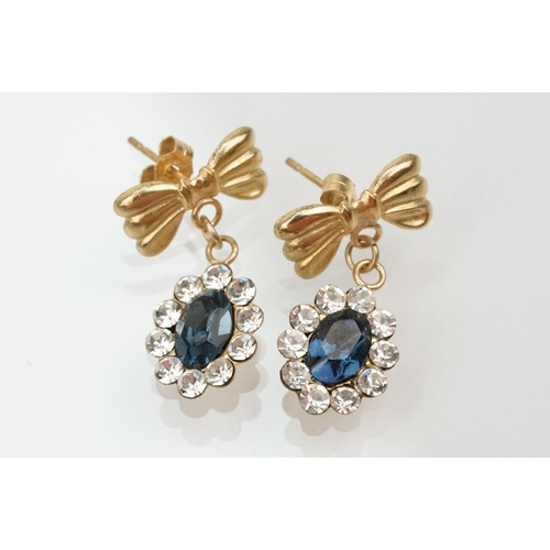 90 - Group of earrings to include a pair of 9ct faceted hoop earrings, a pair of cultured pearl earrings ... 