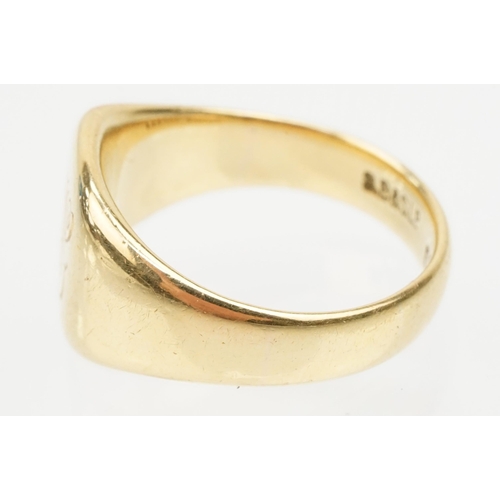 91 - 18ct gold signet ring  with engraved initials to the head. Hallmarked Birmingham 1919. Size P.