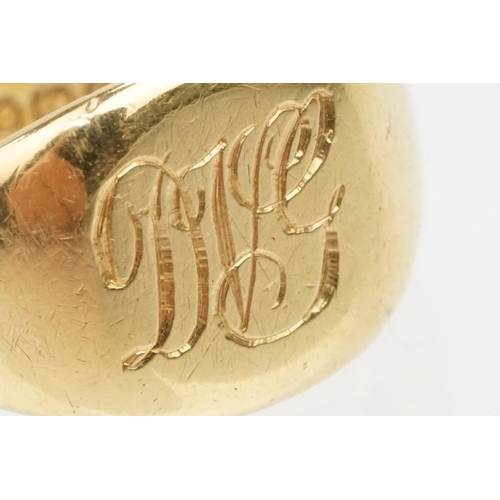 91 - 18ct gold signet ring  with engraved initials to the head. Hallmarked Birmingham 1919. Size P.