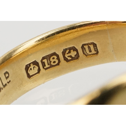 91 - 18ct gold signet ring  with engraved initials to the head. Hallmarked Birmingham 1919. Size P.