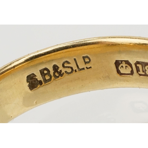 91 - 18ct gold signet ring  with engraved initials to the head. Hallmarked Birmingham 1919. Size P.