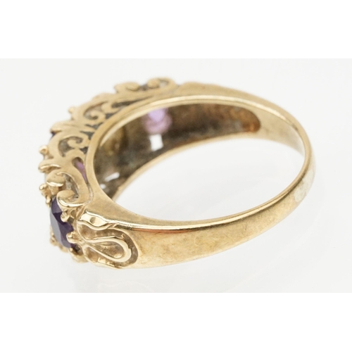 99 - 9ct gold amethyst and opal ring being set with three oval cut amethysts and two oval opal cabochons.... 