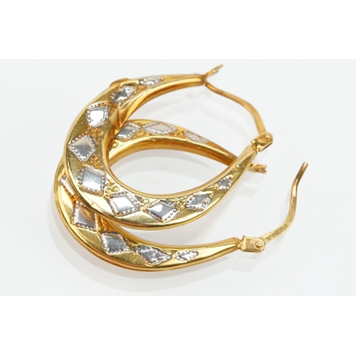 106 - Selection of 9ct gold earrings to include a pair of two tone hoops (hallmarked 375 to posts), a pair... 