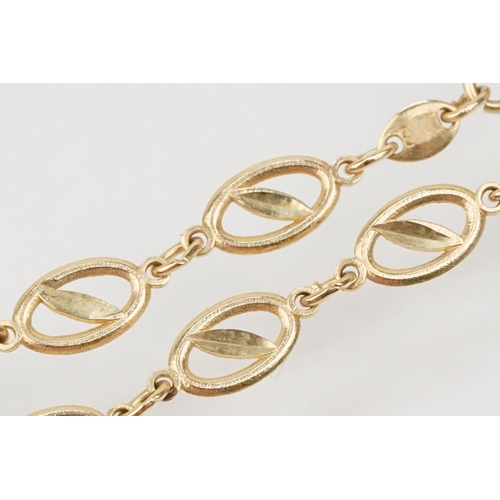 111 - Group of three 9ct gold bracelets to include a gate link bracelet with heart lock clasp (hallmarked ... 