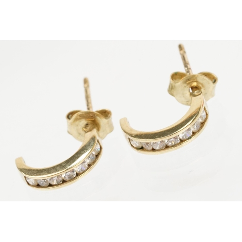 137 - Two pairs of 9ct gold earrings to include a pair of white gold and topaz earrings (marked 375) and a... 