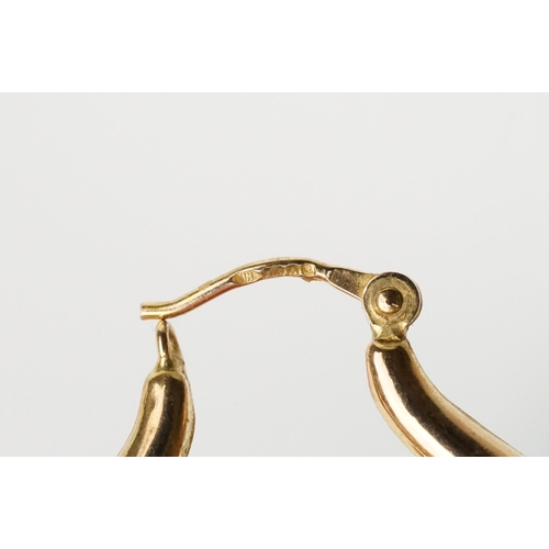 141 - Four pairs of 9ct gold hoop earrings to include a large pair of reeded hoops (hallmarked to posts), ... 