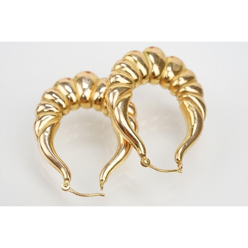 141 - Four pairs of 9ct gold hoop earrings to include a large pair of reeded hoops (hallmarked to posts), ... 